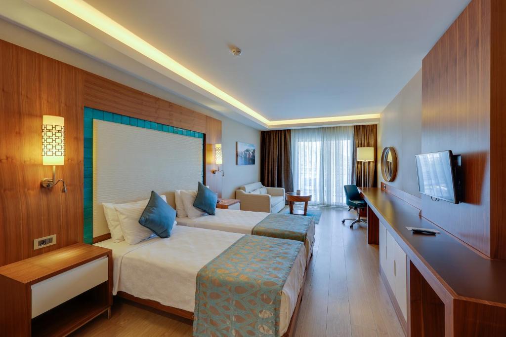 RAMADA HOTEL SUITES BY WYNDHAM KUSADASI
