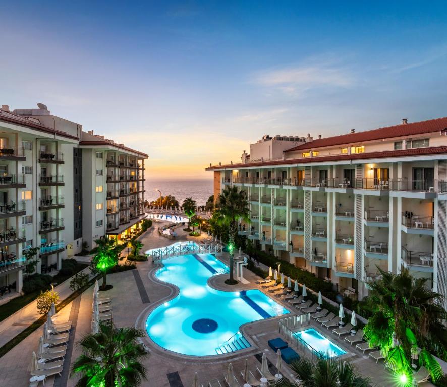 RAMADA HOTEL SUITES BY WYNDHAM KUSADASI