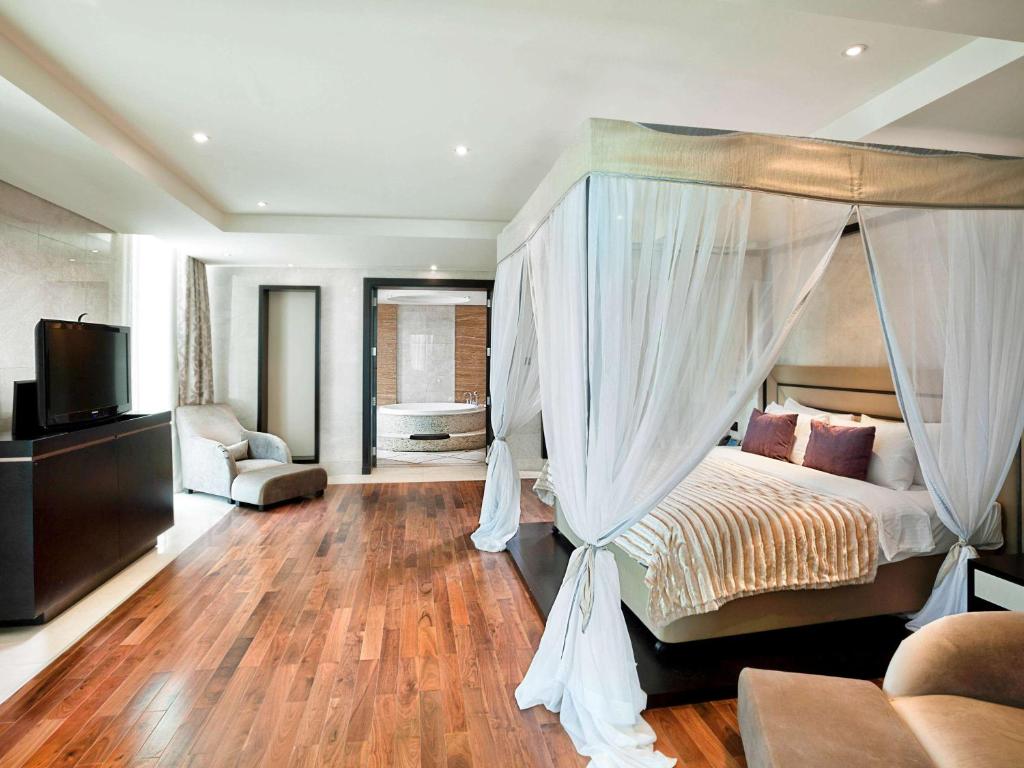 RIXOS THE PALM DUBAI HOTEL AND SUITES