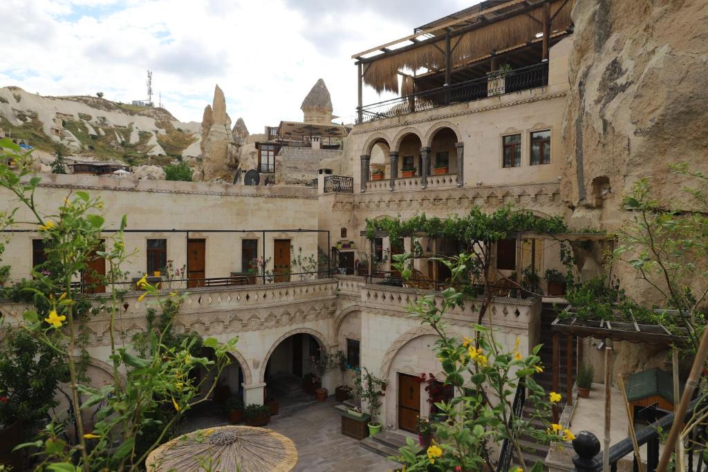 ROMA CAVE SUITE