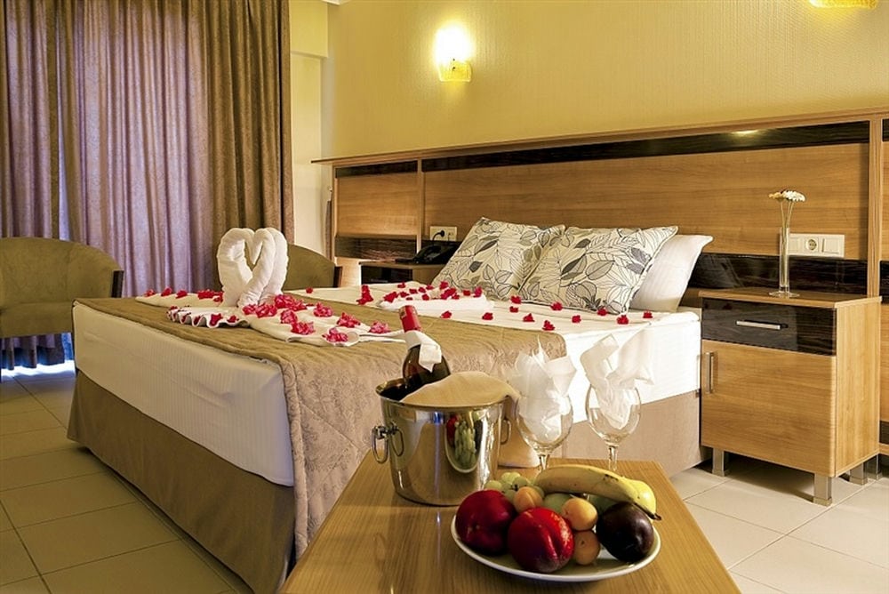 ROYAL BEACH CLUB HOTEL
