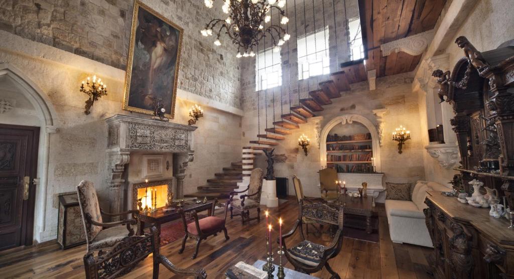 SACRED HOUSE HOTEL