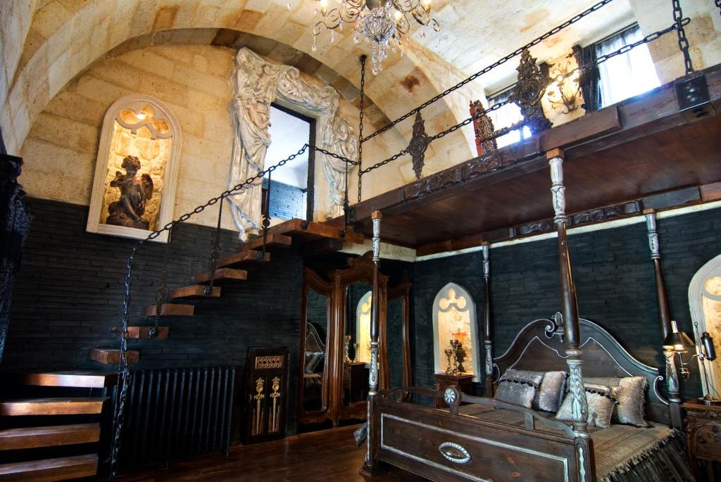 SACRED HOUSE HOTEL