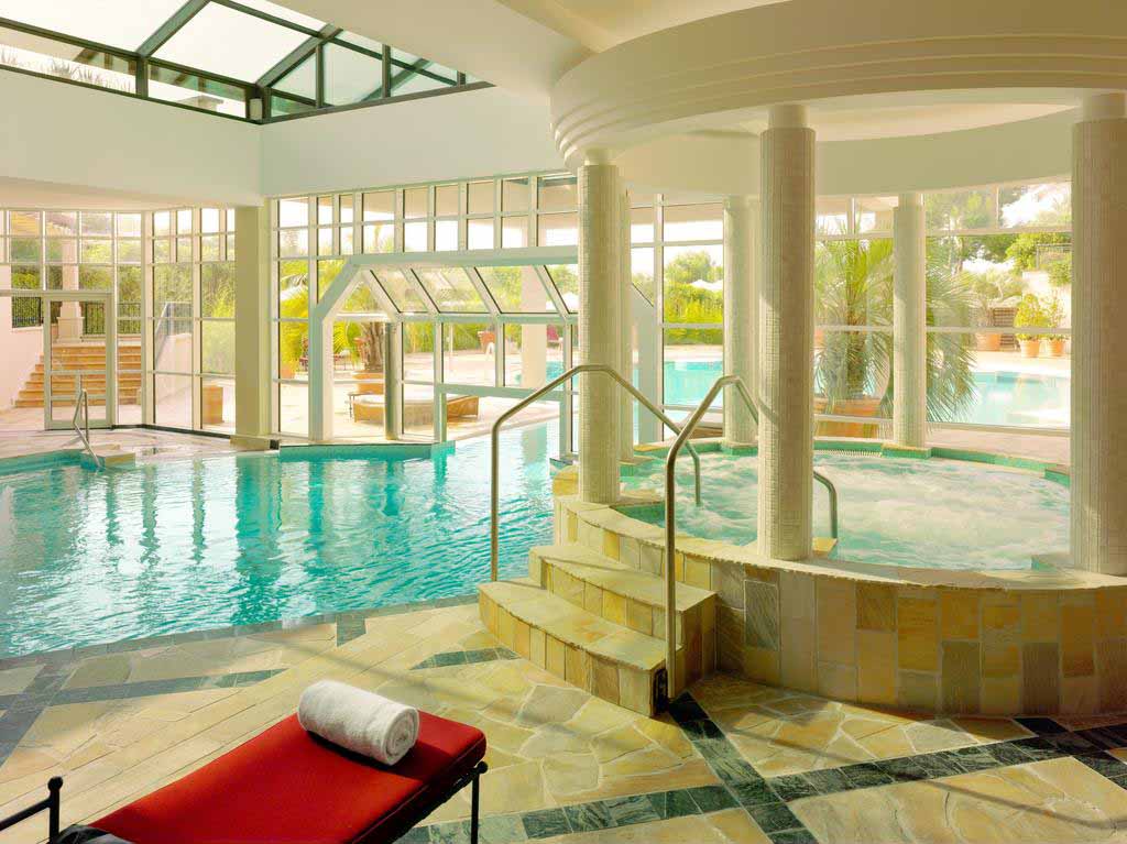 ST REGIS MARDAVALL RESORT