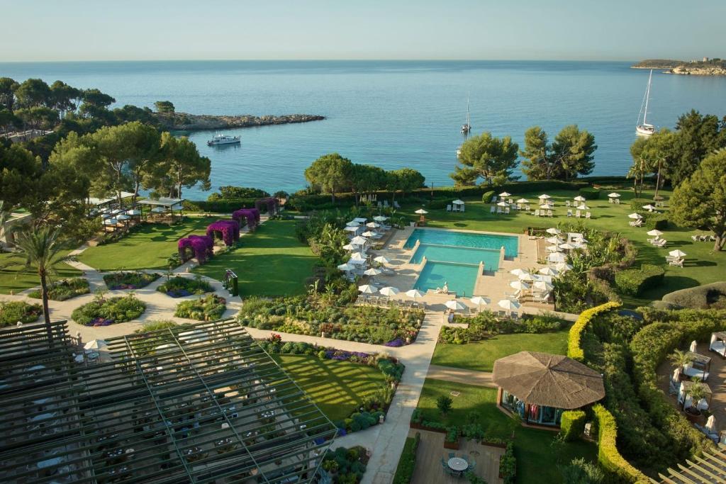 ST REGIS MARDAVALL RESORT