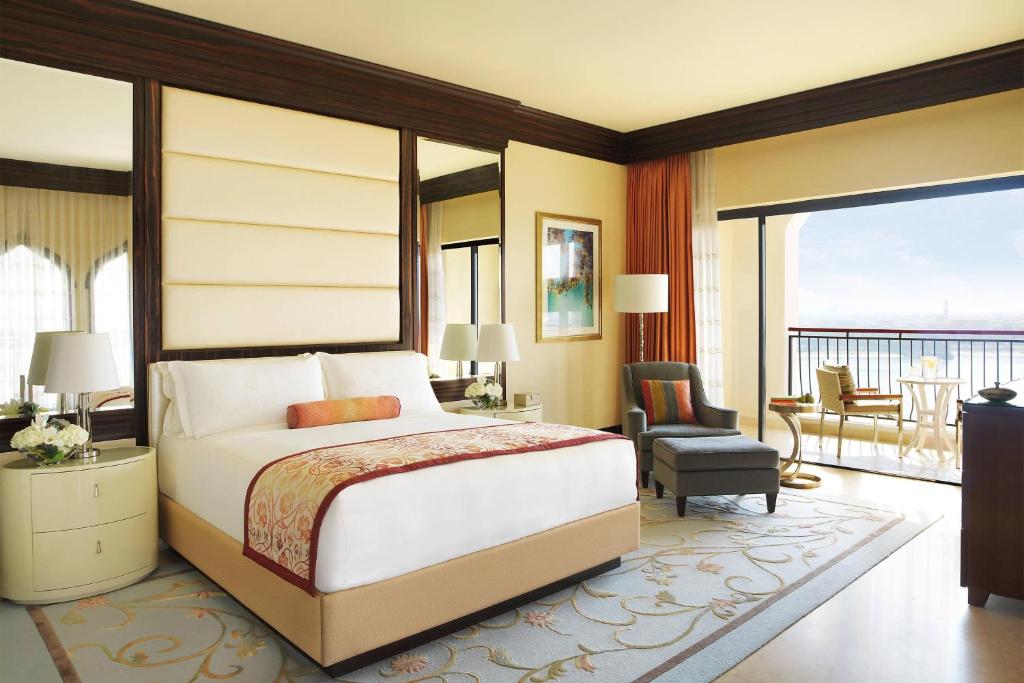 THE RITZ CARLTON ABU DHABI GRAND CANAL
