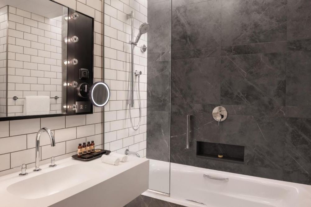 THE WB ABU DHABI, CURIO COLLECTION BY HILTON