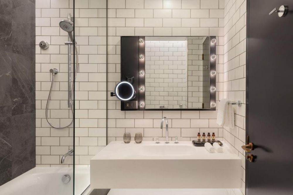 THE WB ABU DHABI, CURIO COLLECTION BY HILTON