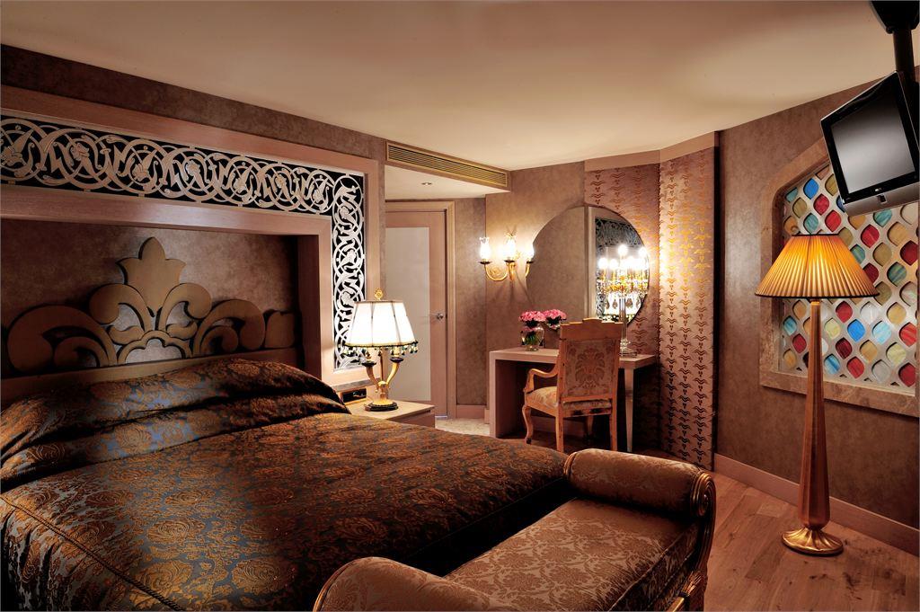 TITANIC MARDAN PALACE 