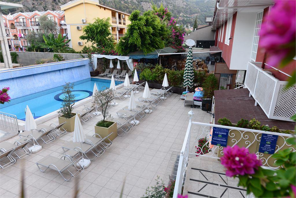 TONOZ BEACH HOTEL