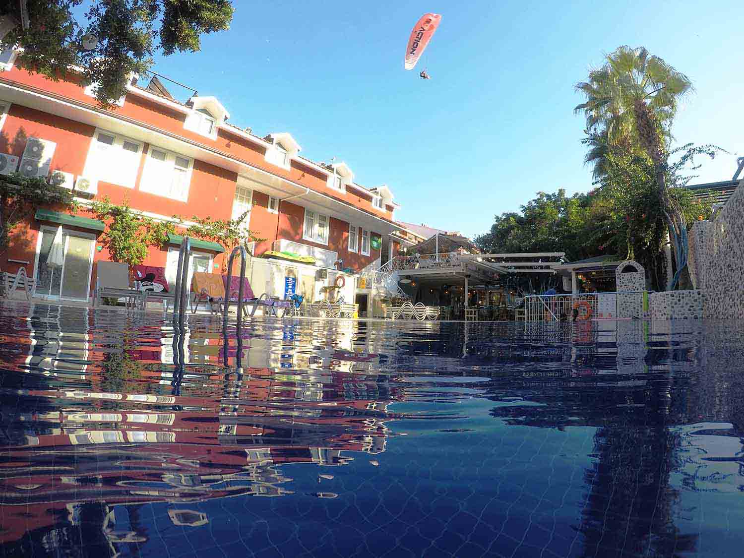 TONOZ BEACH HOTEL