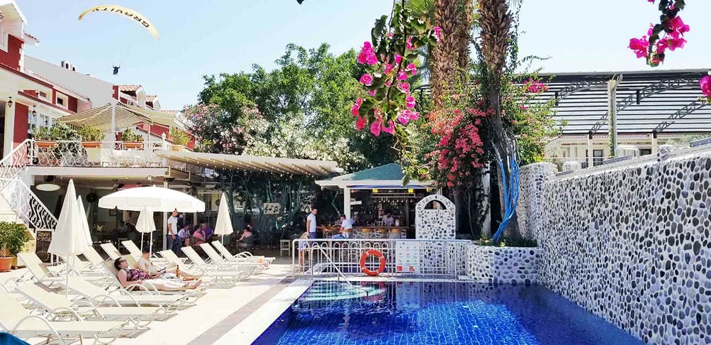 TONOZ BEACH HOTEL