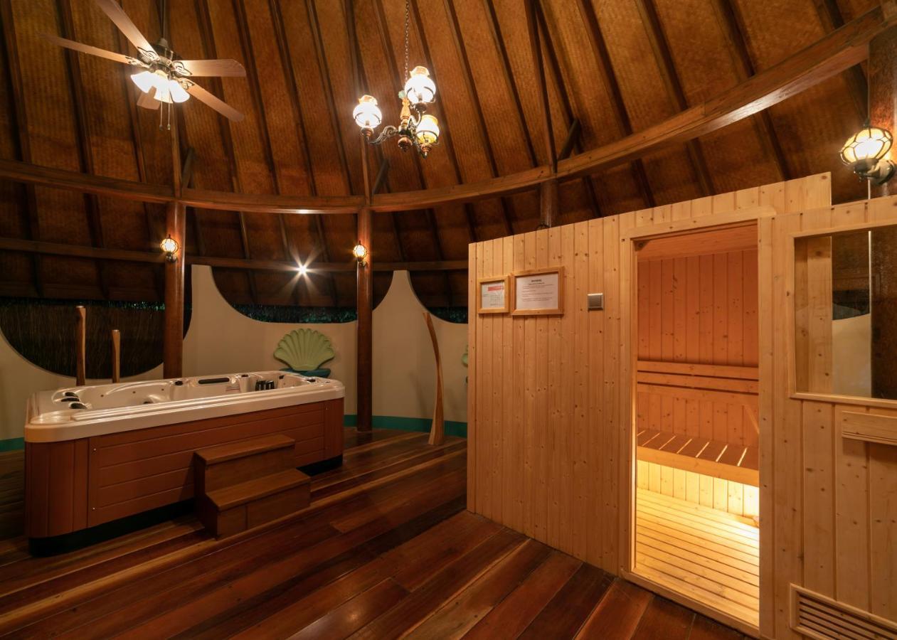 FIHALHOHI ISLAND RESORT