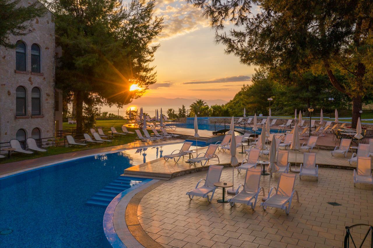 LESSE HOTEL