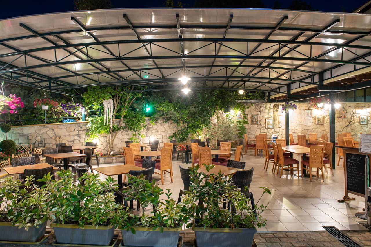 LESSE HOTEL