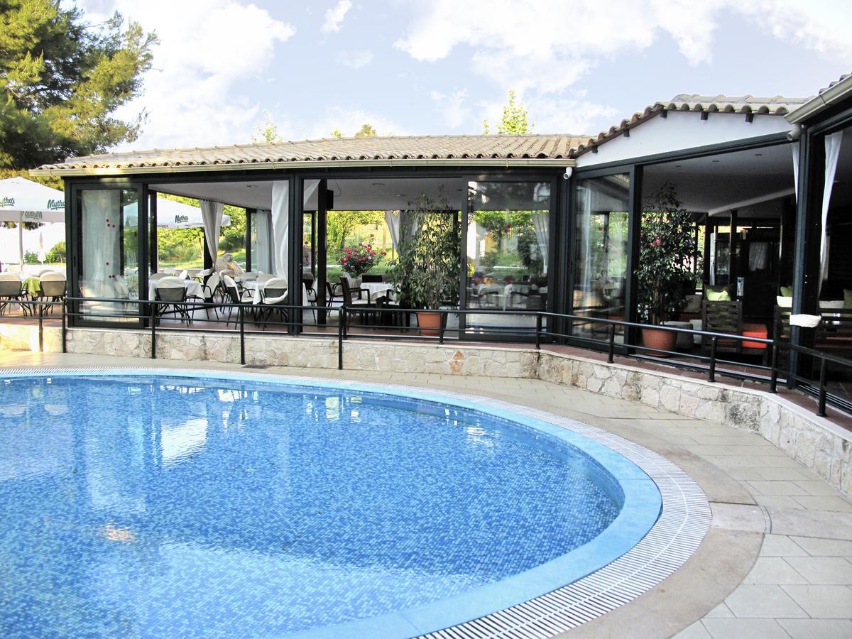 LESSE HOTEL