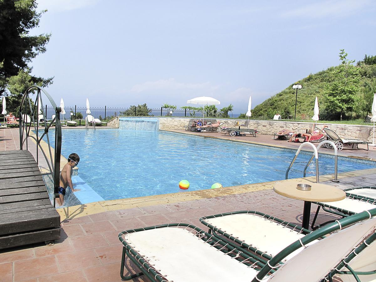 LESSE HOTEL