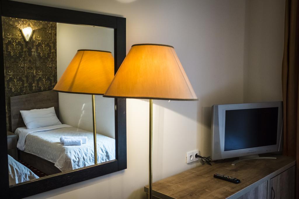 ORANGE HOTEL