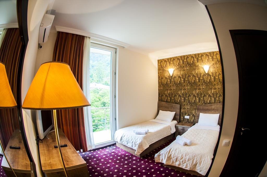 ORANGE HOTEL