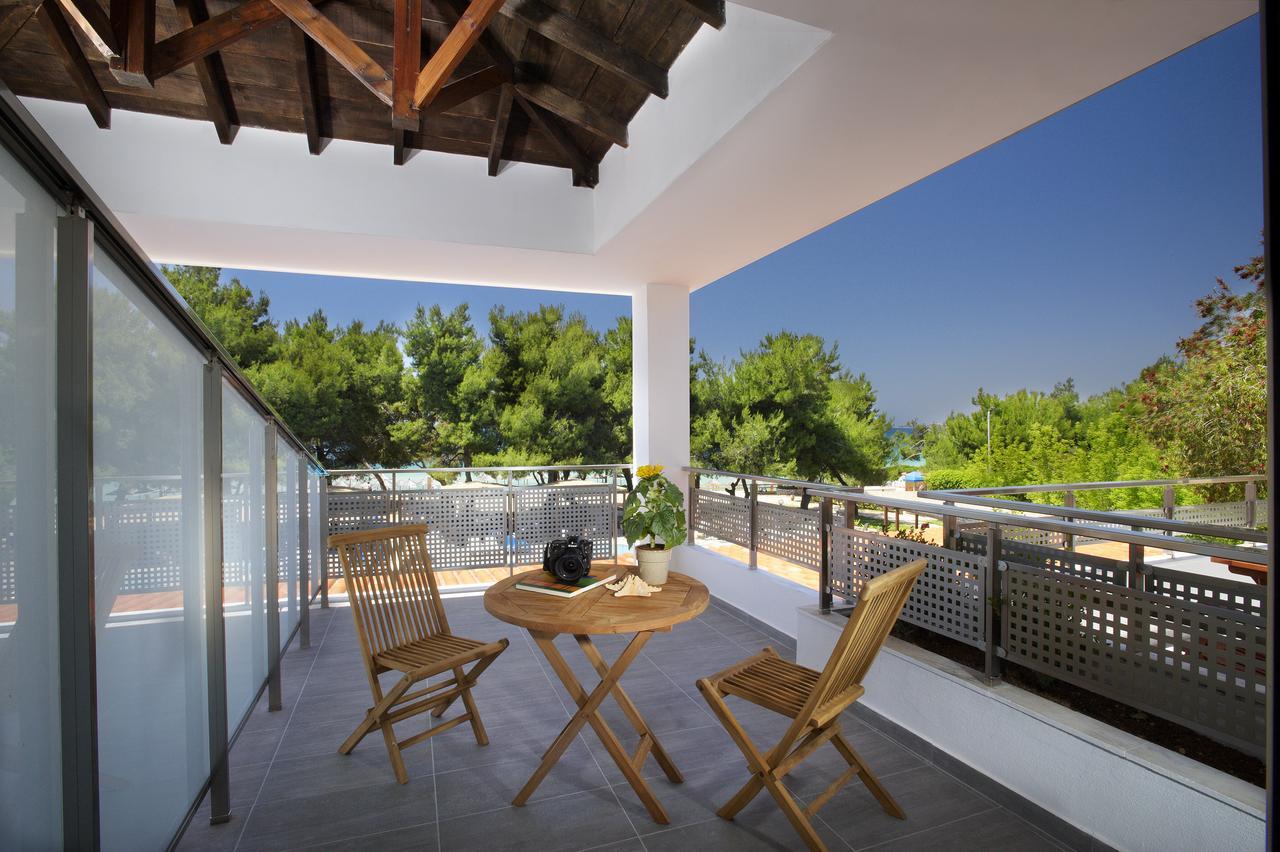 PORTES BEACH HOTEL