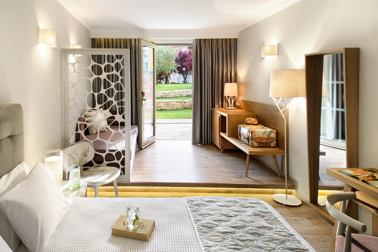 PORTES BEACH HOTEL