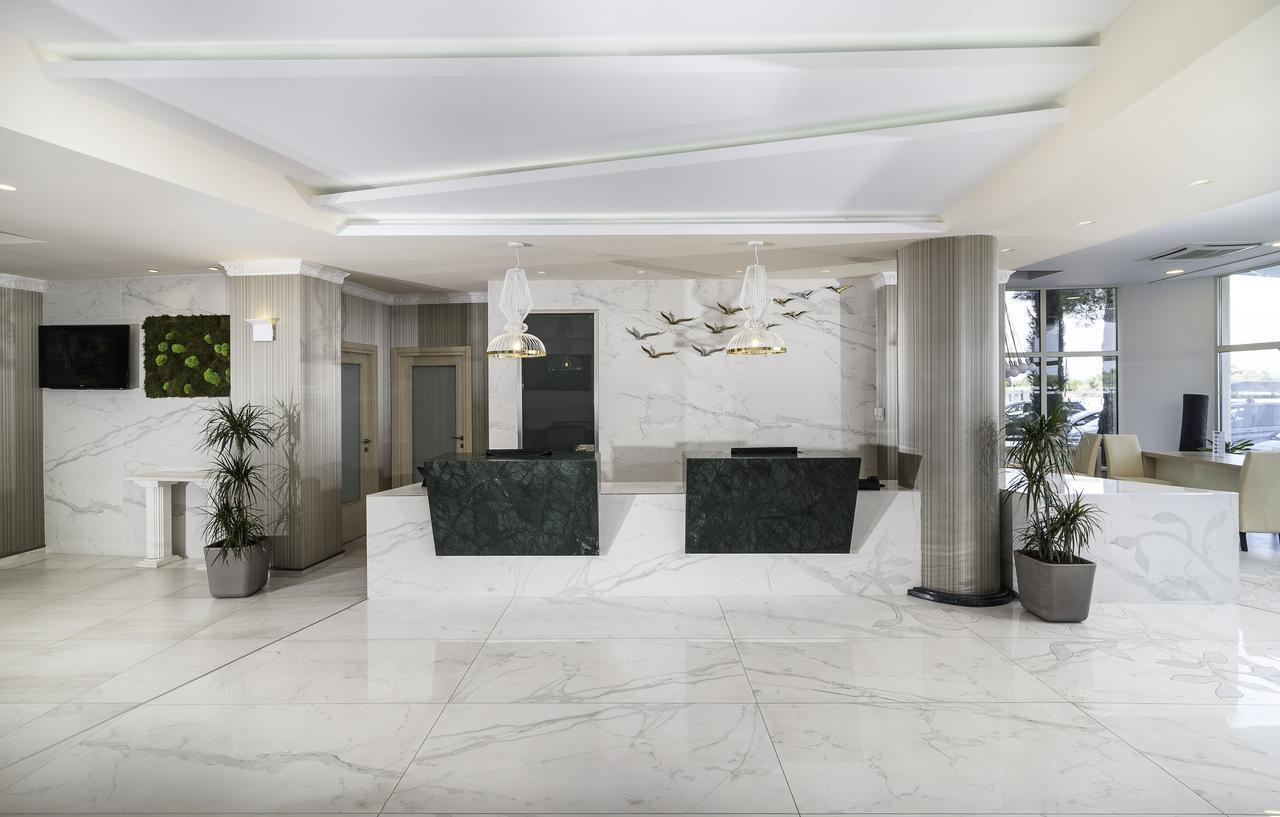 PORTES BEACH HOTEL