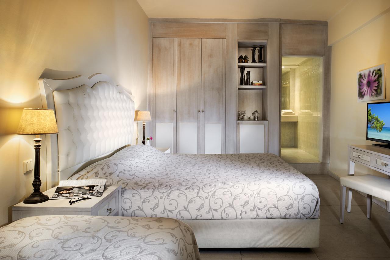 PORTES BEACH HOTEL