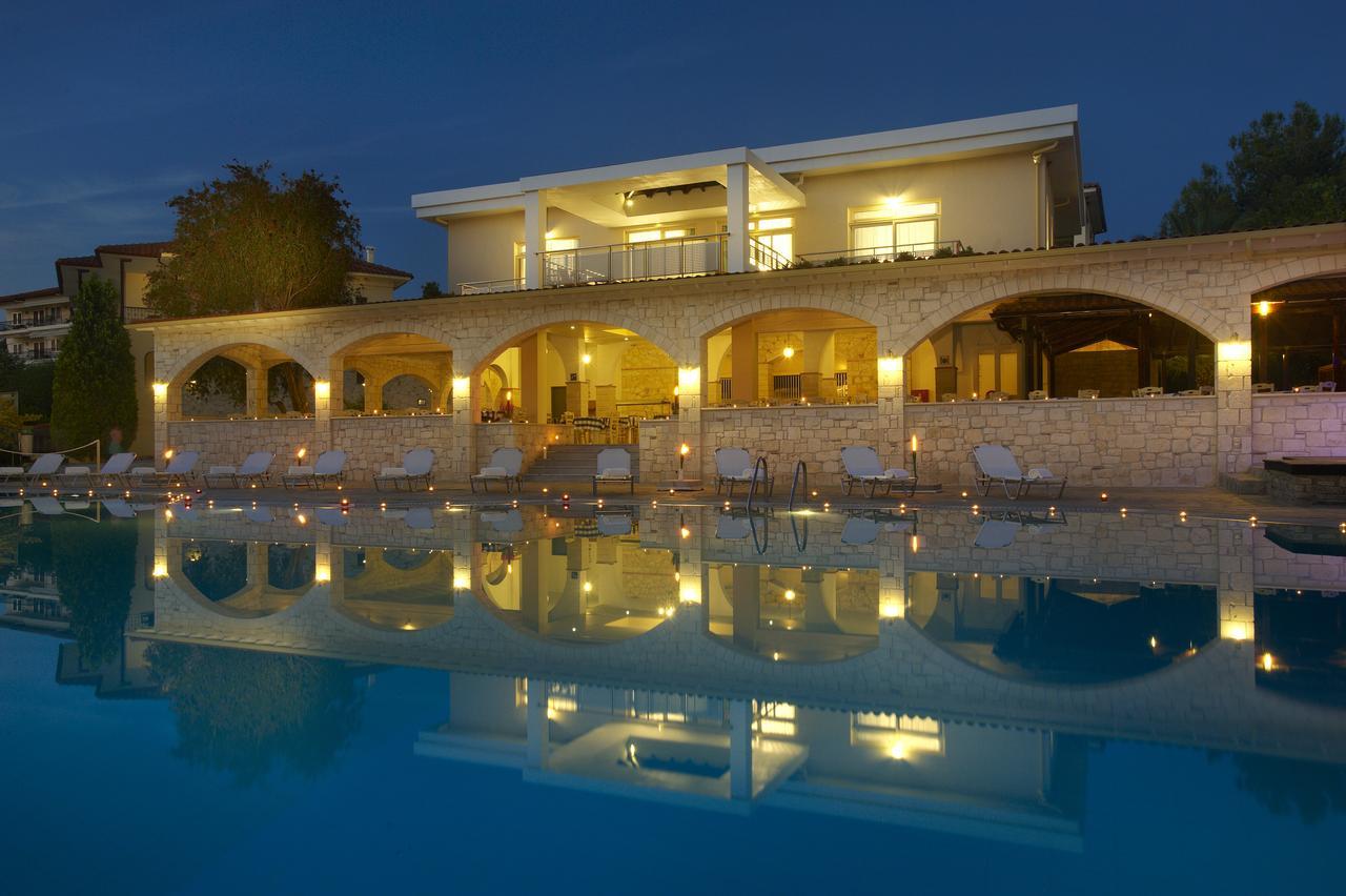 PORTES BEACH HOTEL