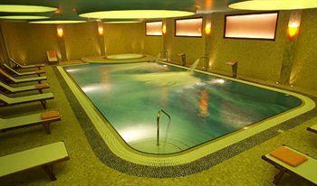 RAMADA ATTICA RIVIERA