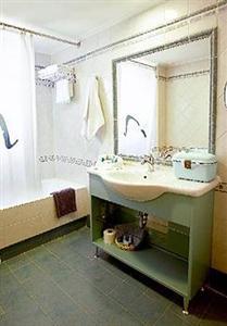 RAMADA ATTICA RIVIERA