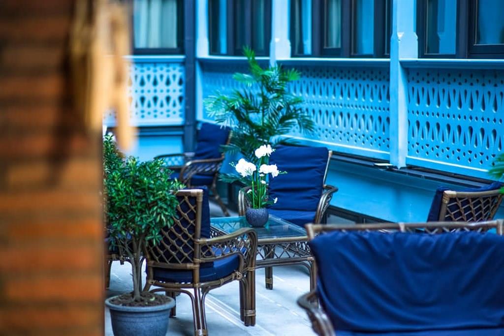 ROYAL INN