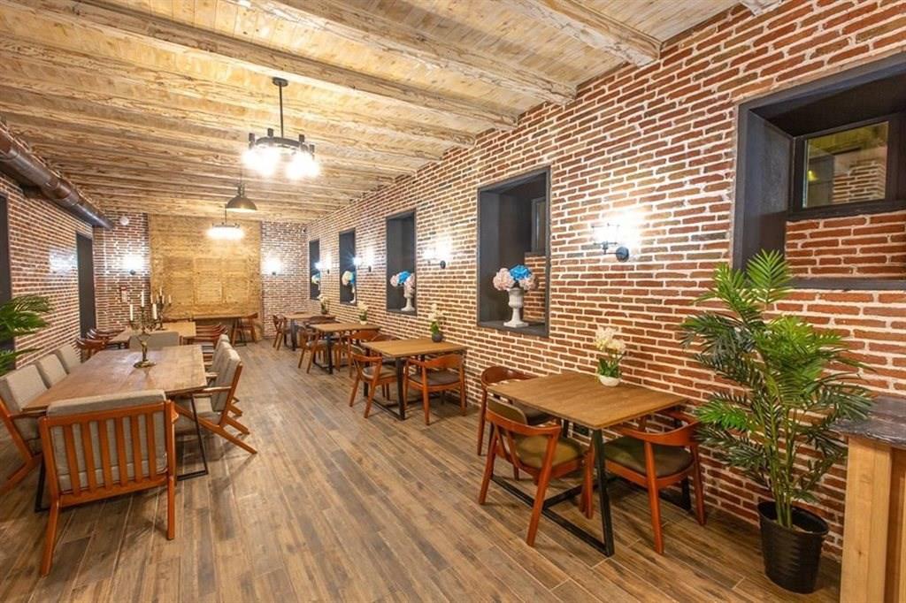 ROYAL INN