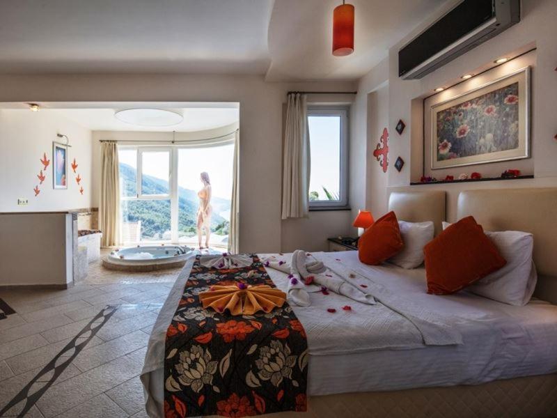 SERTIL DELUXE TROPICAL SUITES