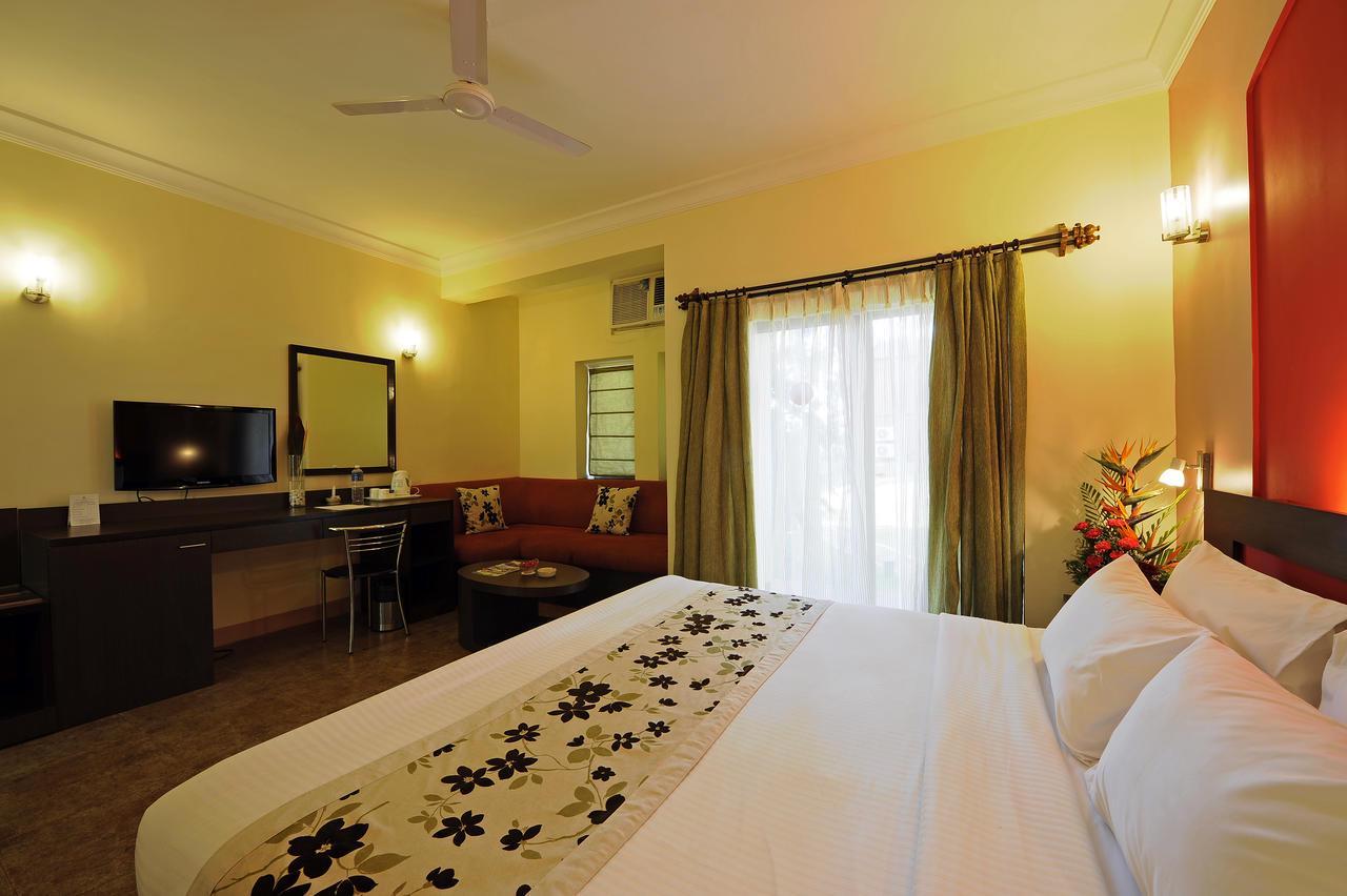 WHISPERING PALMS BEACH RESORT