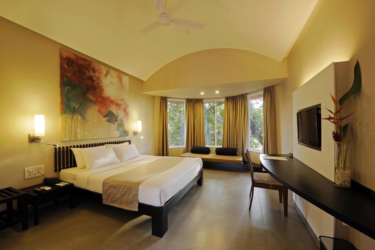 WHISPERING PALMS BEACH RESORT