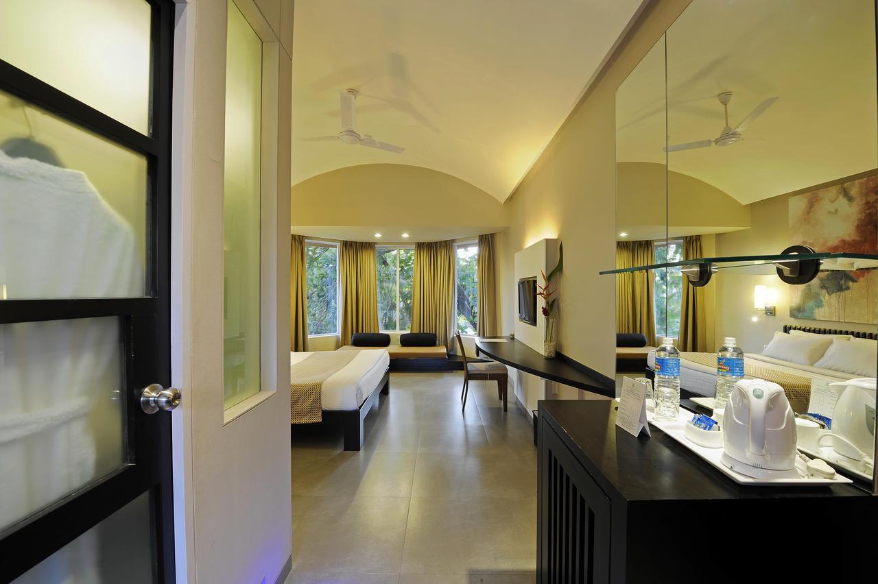 WHISPERING PALMS BEACH RESORT