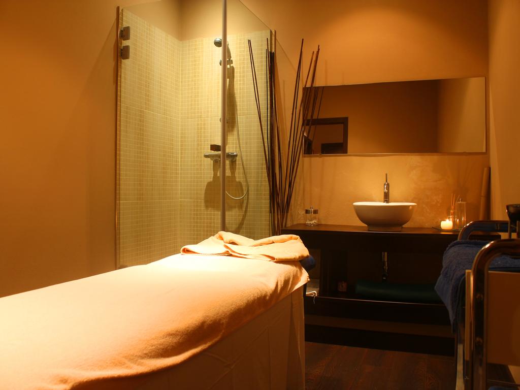 AR ROCA ESMERALDA AND SPA