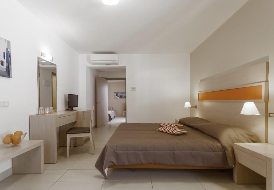 LAGOMANDRA BEACH &SUITES