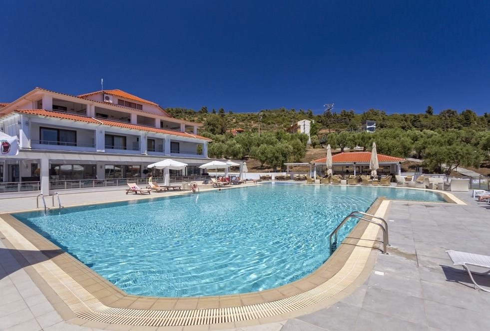 LAGOMANDRA BEACH &SUITES