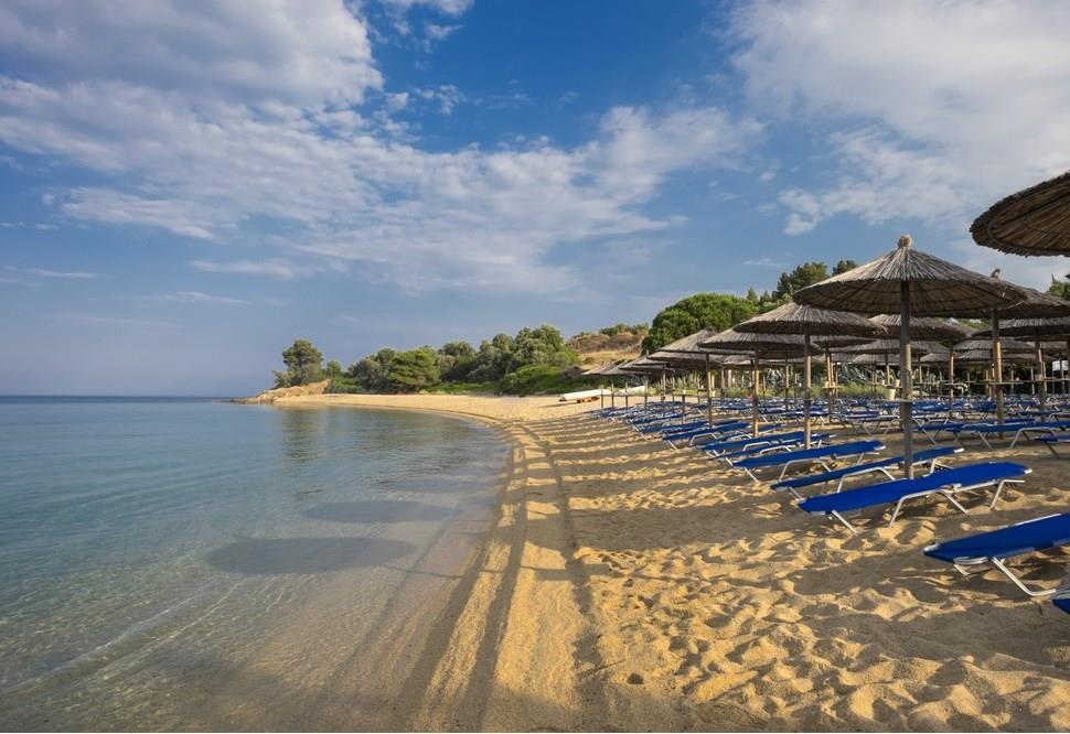 LAGOMANDRA BEACH &SUITES
