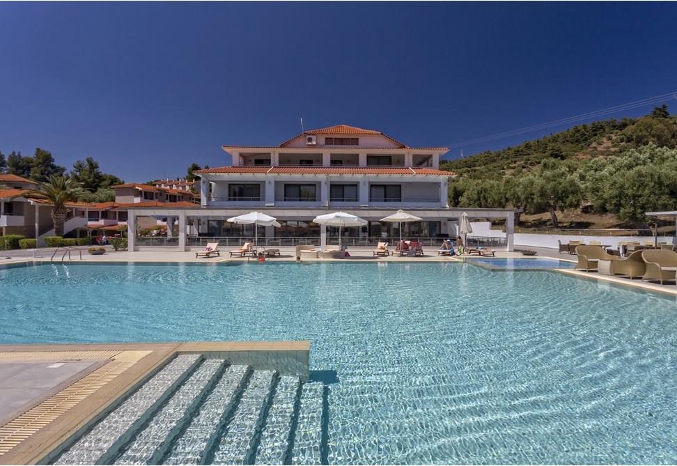LAGOMANDRA BEACH &SUITES