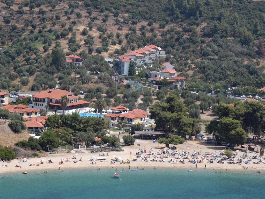 LAGOMANDRA BEACH &SUITES