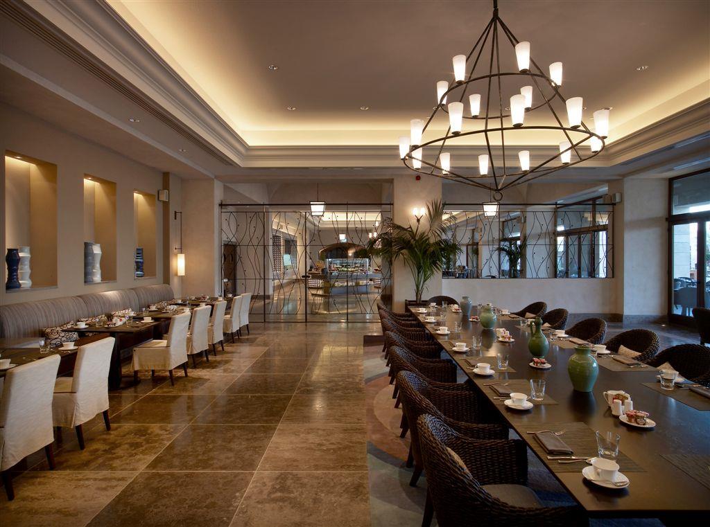 W COSTA NAVARINO