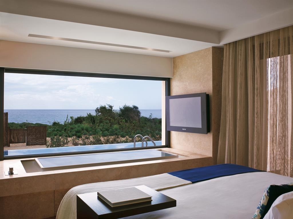 W COSTA NAVARINO