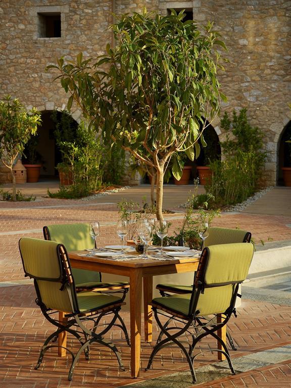 W COSTA NAVARINO