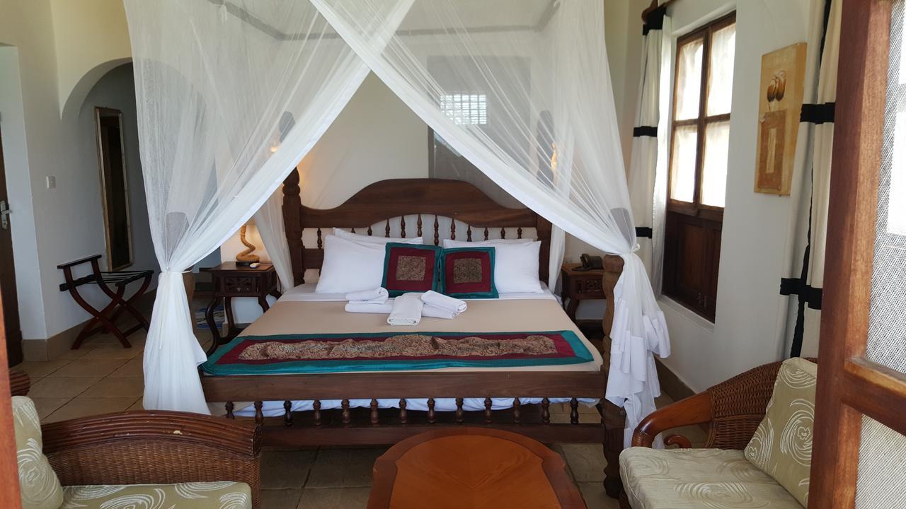 LANGI LANGI BEACH BUNGALOWS