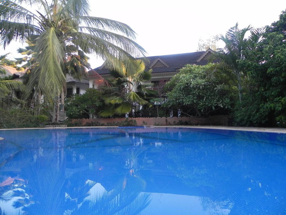 LANGI LANGI BEACH BUNGALOWS