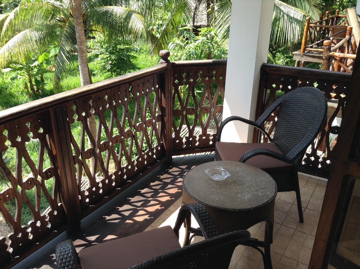 LANGI LANGI BEACH BUNGALOWS