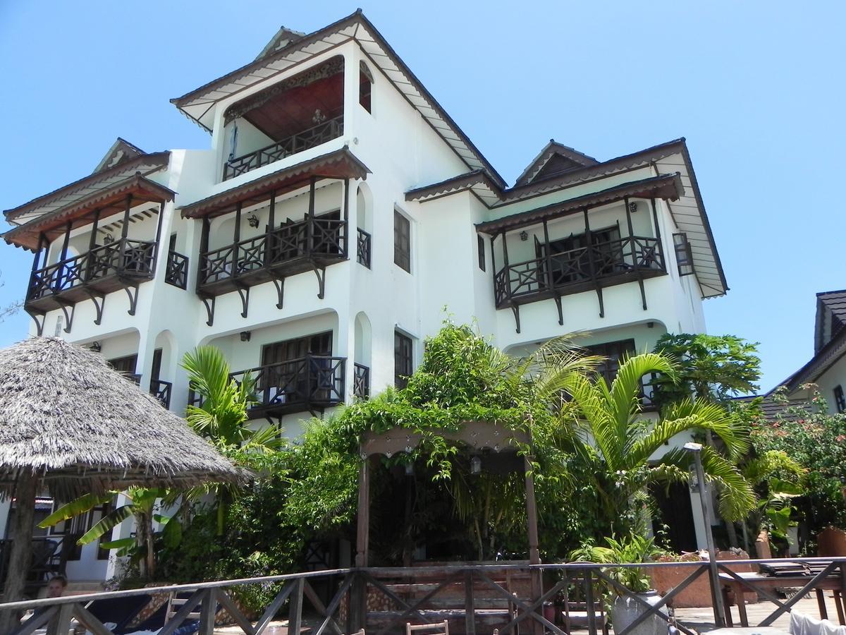 LANGI LANGI BEACH BUNGALOWS