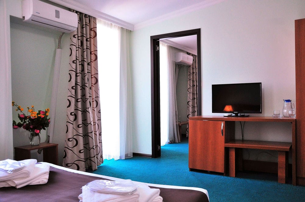 RENESS HOTEL KOBULETI 